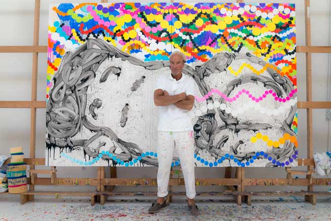 Tom Everhart in front of Snoopy painting